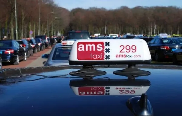 מוניות באמסטרדם