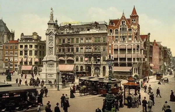 כיכר דאם המדהימה באמסטרדם